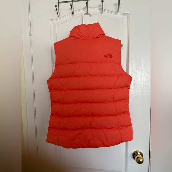 The northface orange puffer vest with 700 fill- - size M - excellent condition - Picture 2 of 6